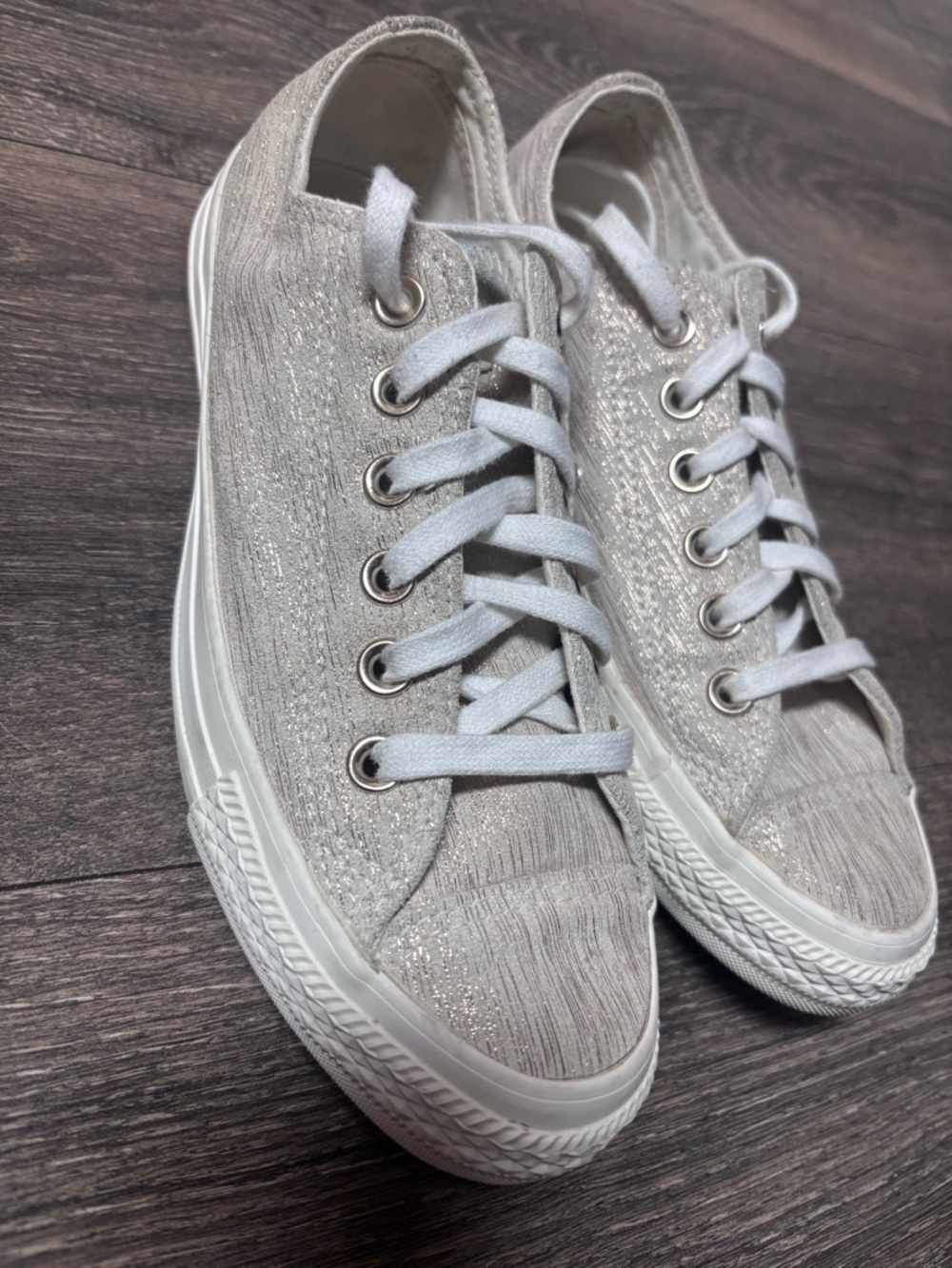 Gold streak converse size 7